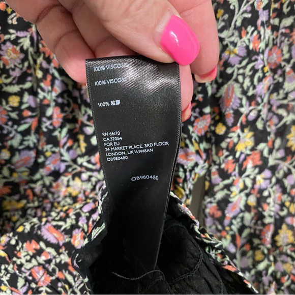 Anthropologie Lucia off the shoulder smocked floral top size small - Picture 6 of 7